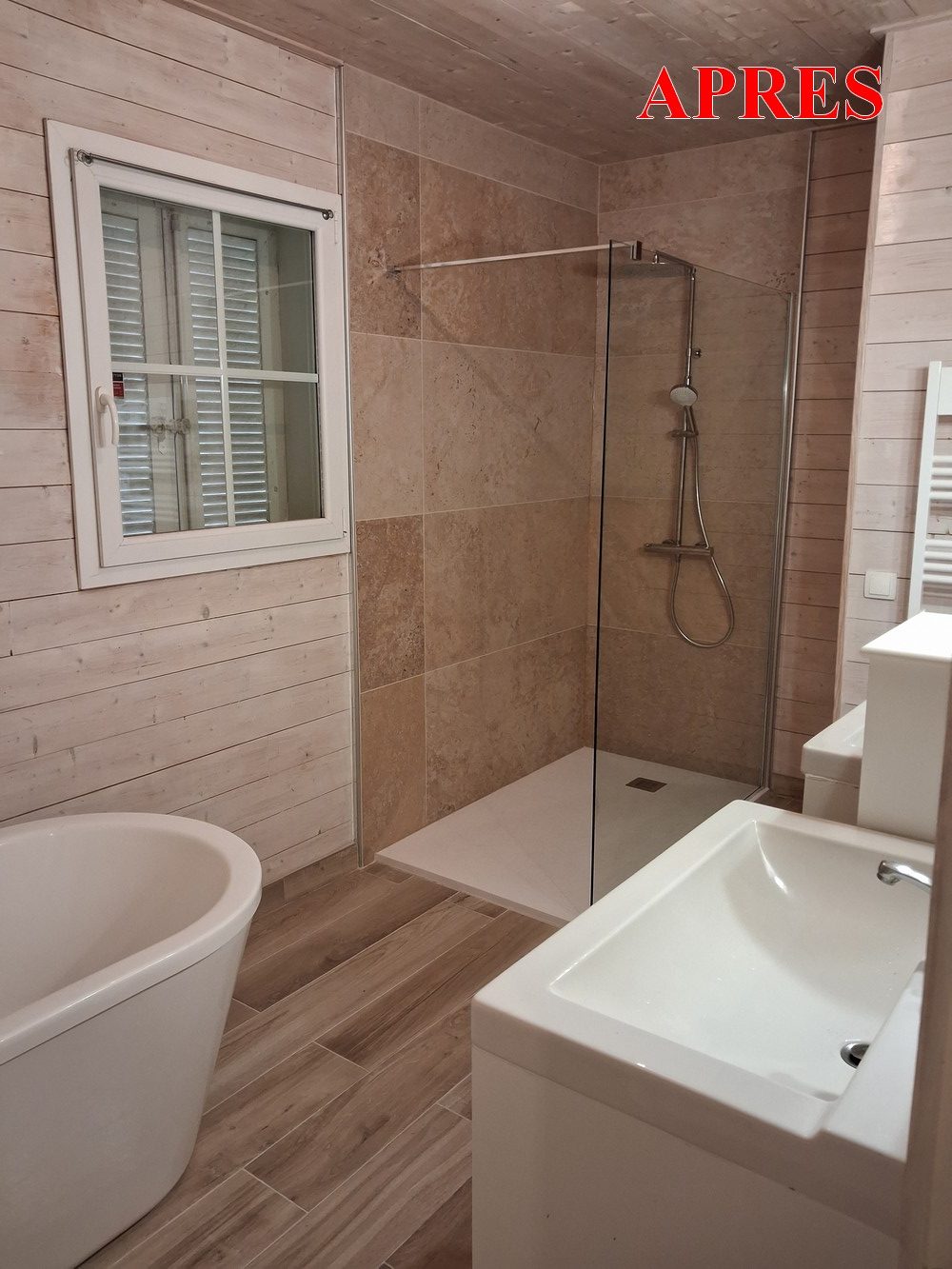 Rénovation complète d'une salle de bain à Brax après un dégât des eaux avec reprise du plancher et pose de carrelage